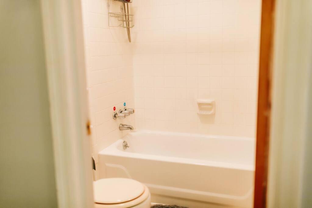 شقة Cozy 3-Bed Athens Getaway, Right Near Uga! المظهر الخارجي الصورة